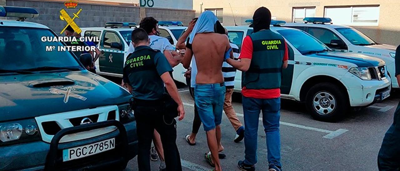 Desmantelada una banda en Torrevieja que ocupaba viviendas para venderlas o montar un puntos de venta de droga