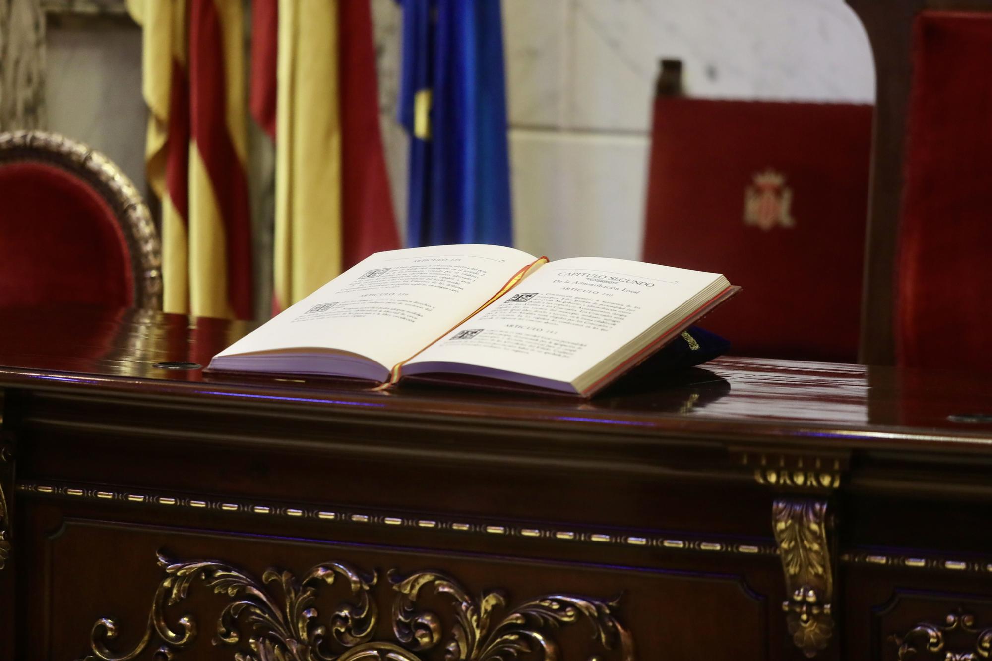 Fallera mayor y corte se suman a la lectura de la Constitución