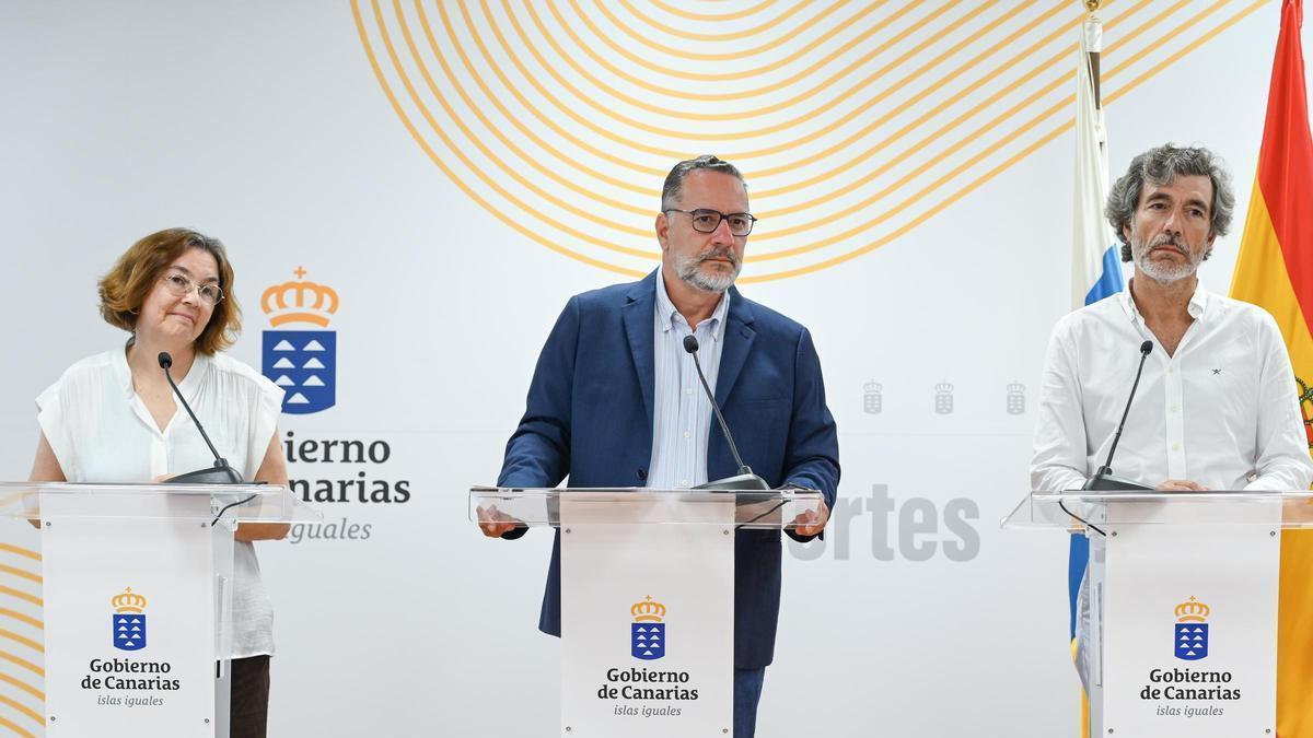 De izquierda a derecha, María Luisa Fernández, Poli Suárrez y Pablo Varona.