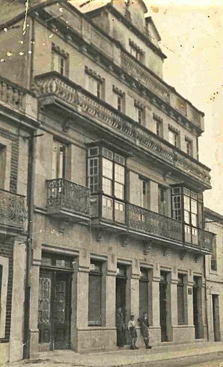 Una imagen antigua del inmueble en la calle Julián Valverde. ,