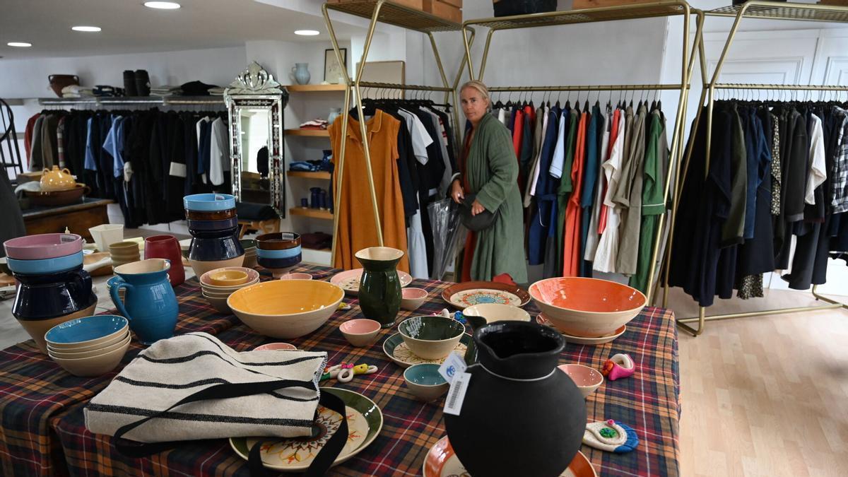 Exclusivos produtos hechos a mano reinan en la tienda efímera de D-due y Artesanía de Galicia.