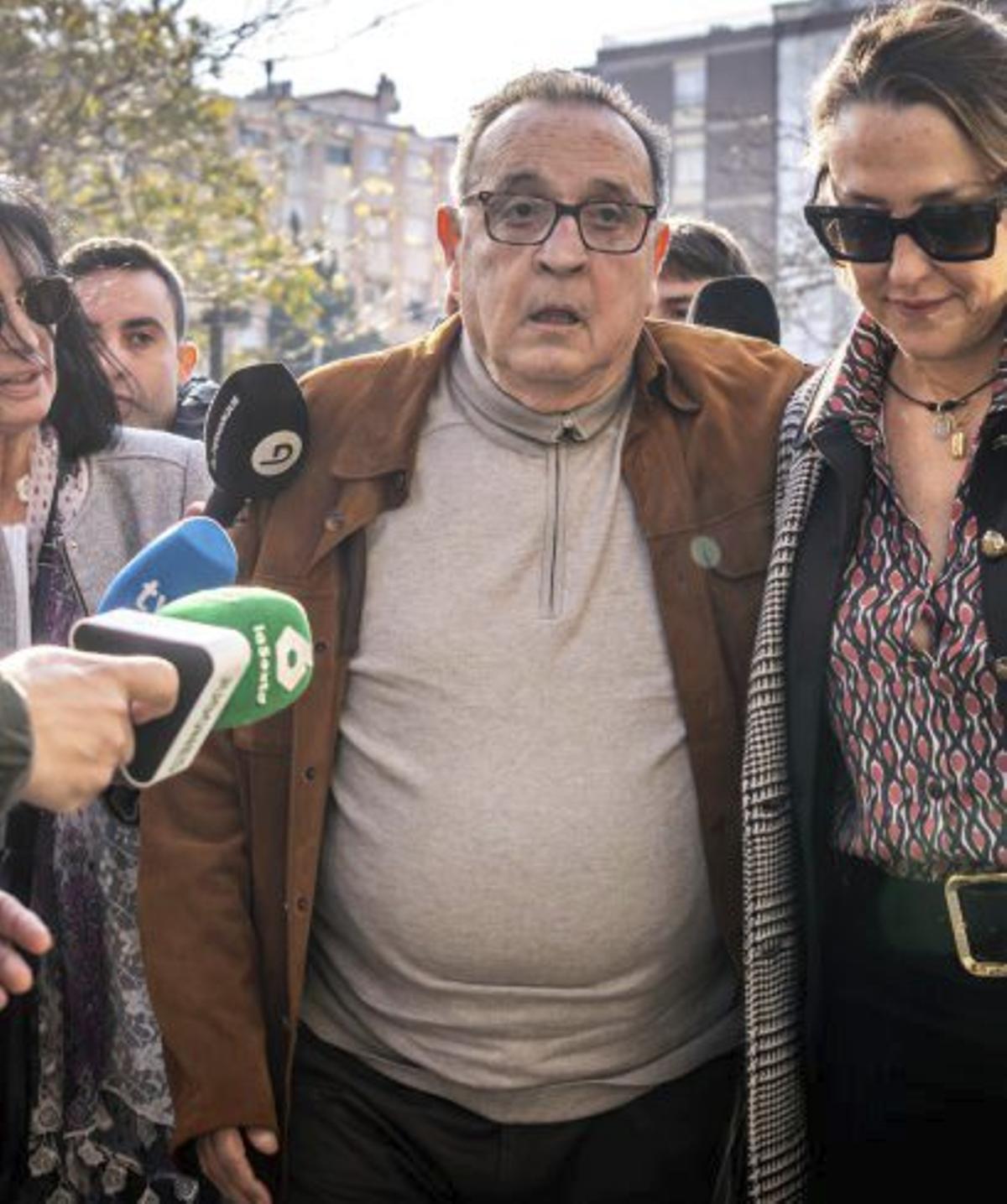 Els forenses explorende nou Enríquez Negreira