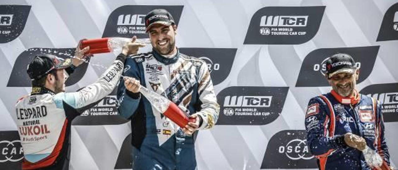 Campos Racing logra la primera victoria en el exigente Mundial de Turismos