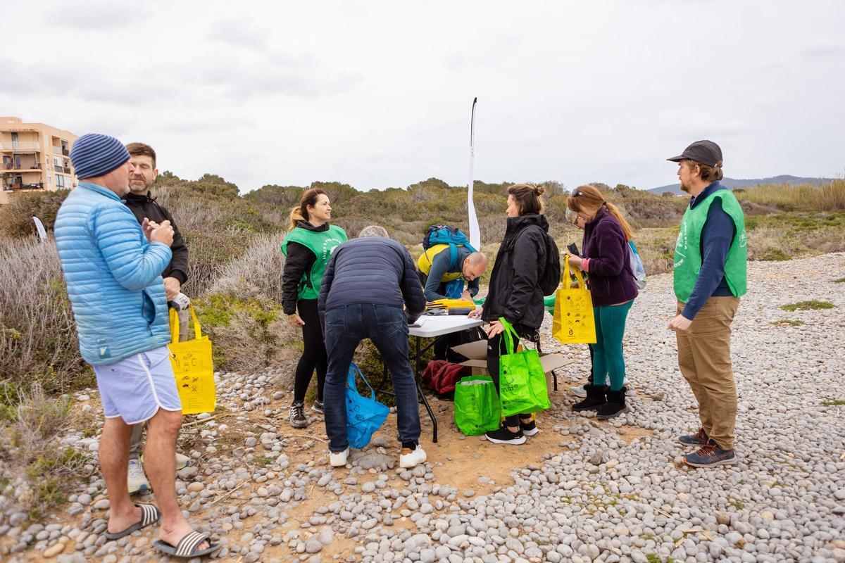 Todas las imágenes de la jornada de limpieza Tejiendo Futuro de Ibizapreservation