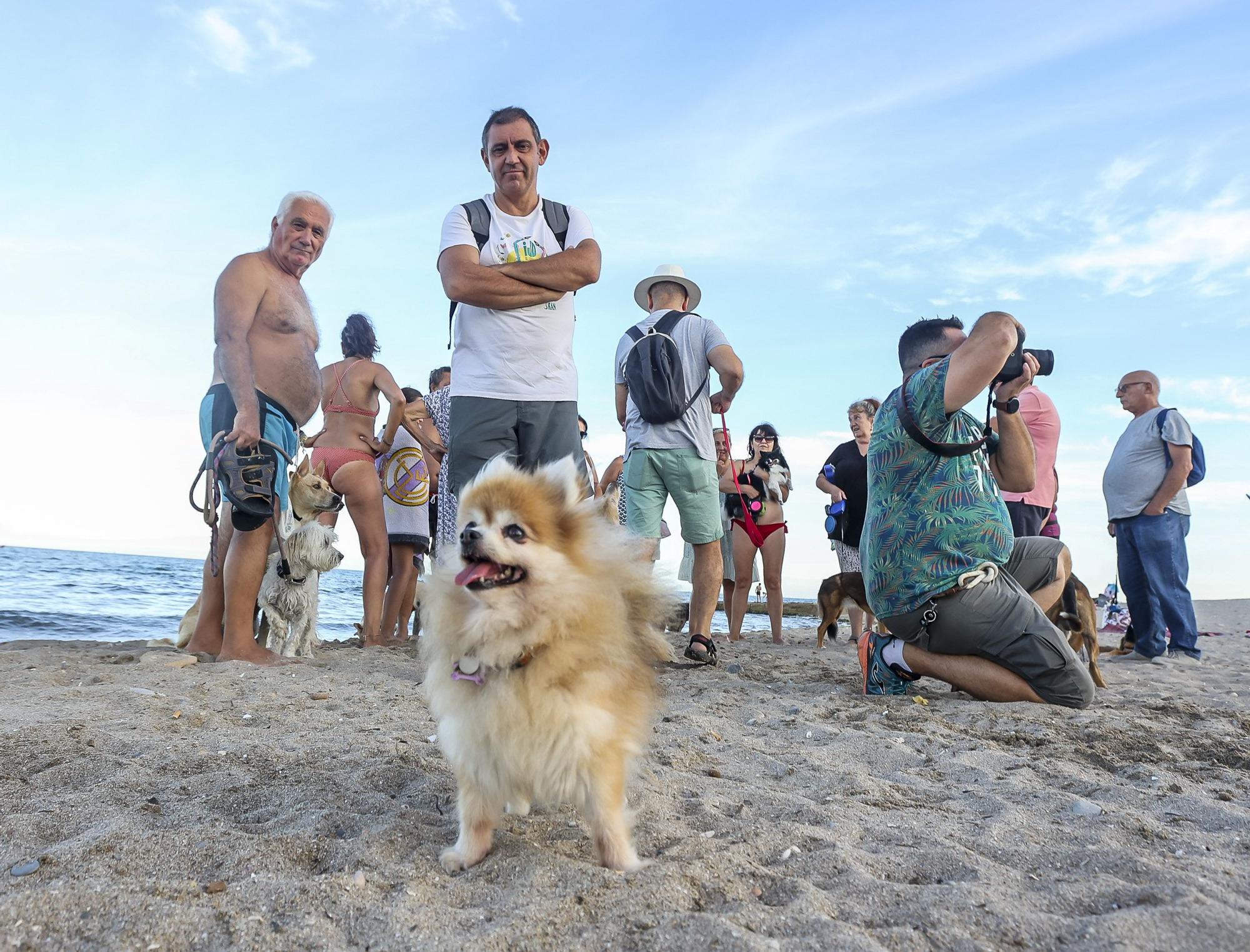 Protesta vecinal en contra del abandono del parque de perros de Aguamarga