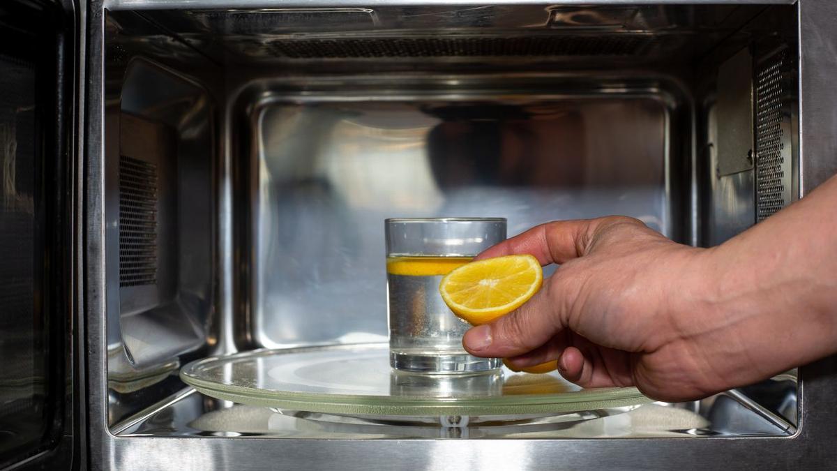 LIMPIAR MICROONDAS CON LIMÓN | El truco casero para limpiar el microondas con limón: adiós a los productos químicos