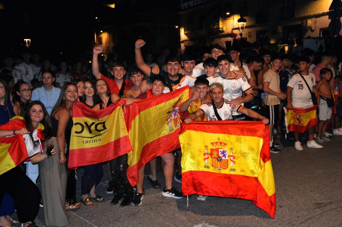 Así vive la provincia de Córdoba la final del Mundial: pantallas en las plazas y miles de aficionados Así vive la provincia de Córdoba la final del Mundial: pantallas en las plazas y miles de aficionados