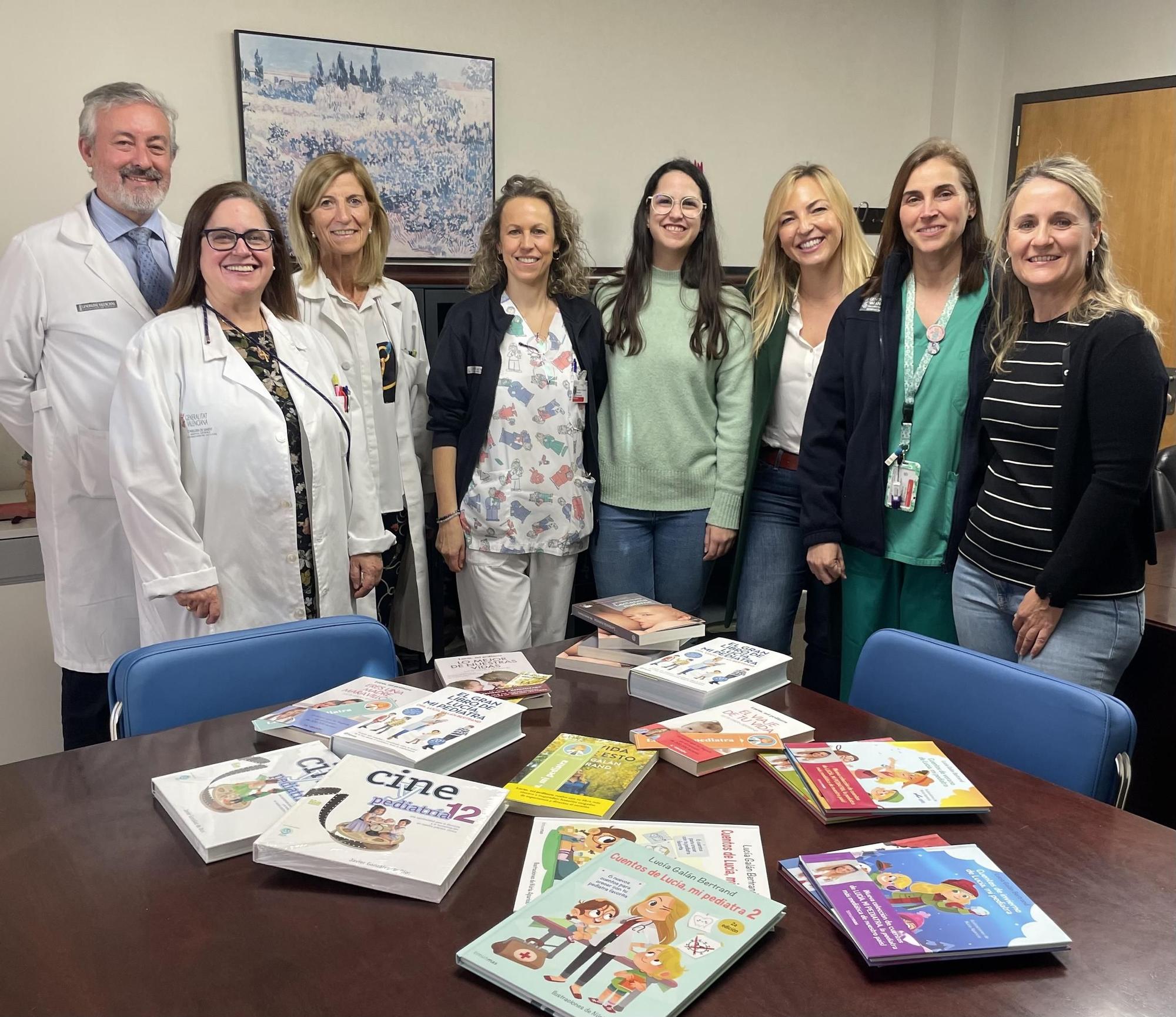 Ejemplares de la nueva biblioteca para las embarazadas del Hospital de Alicante