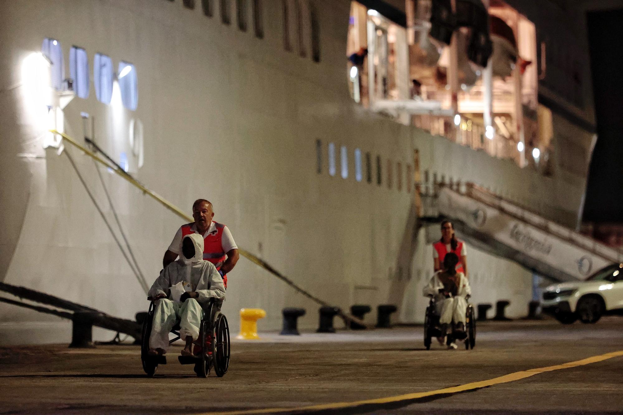 Llegada del Insigna II a Tenerife  que rescató migrantes