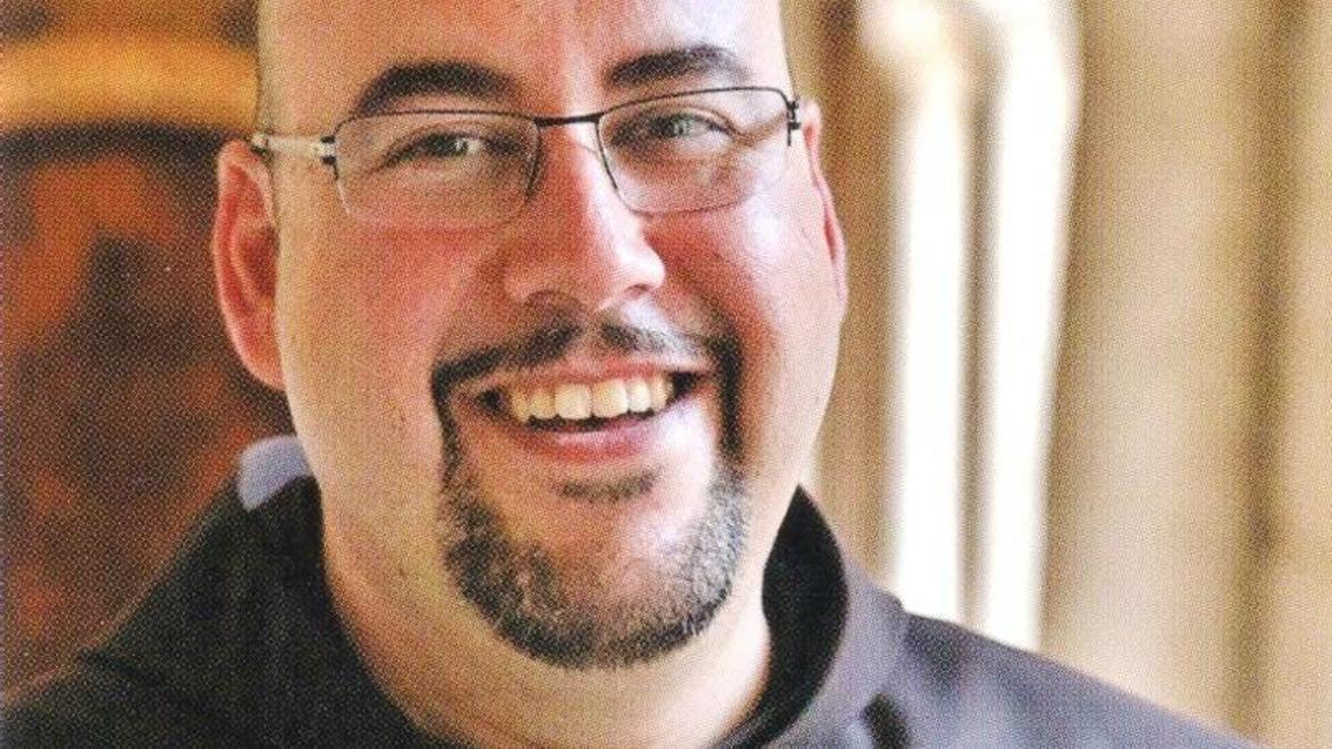 El padre Aquilino, monje franciscano que hará entrega de la reliquia a la hermandad del Rocío.