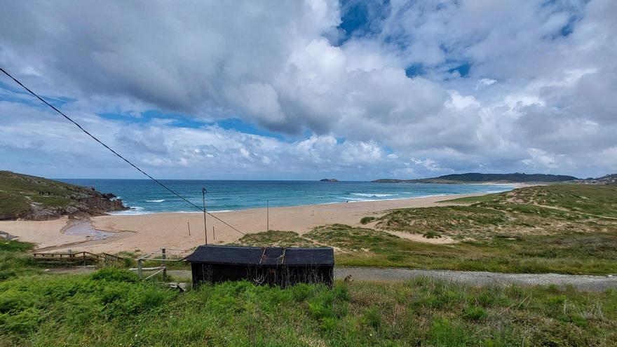 Sol, lluvia y tormentas en un verano que sigue dando una de cal y otra de arena en Galicia