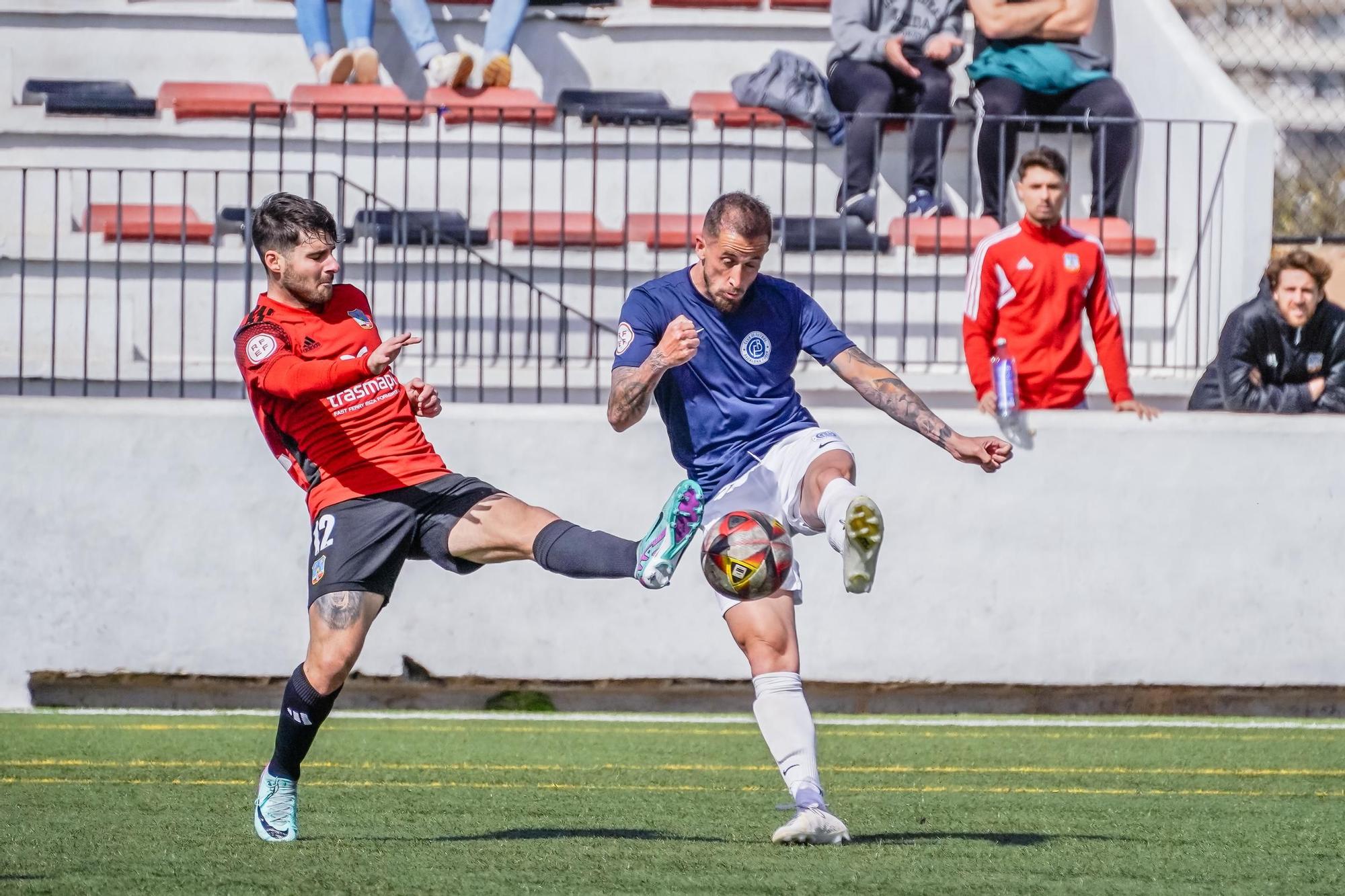 Montalbán trata de llegar a un balón