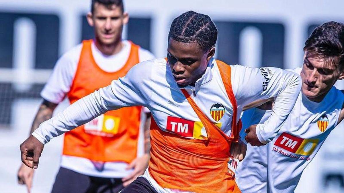 Ramazani y Pepelu pugnan en el entrenamiento de este martes