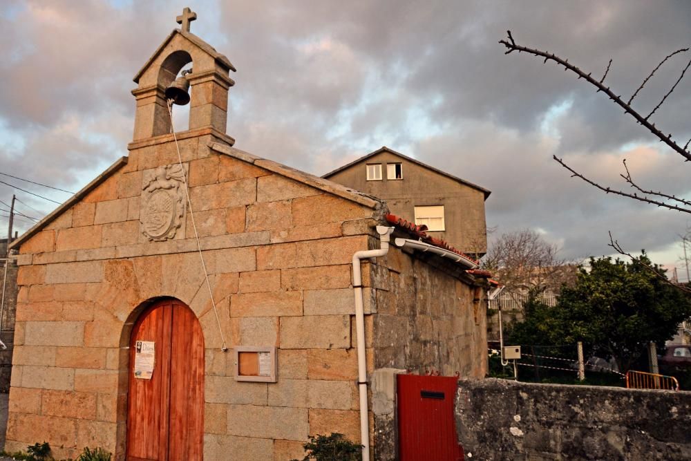 Se hunde el techo de la capilla de A Pedreira, en Cangas