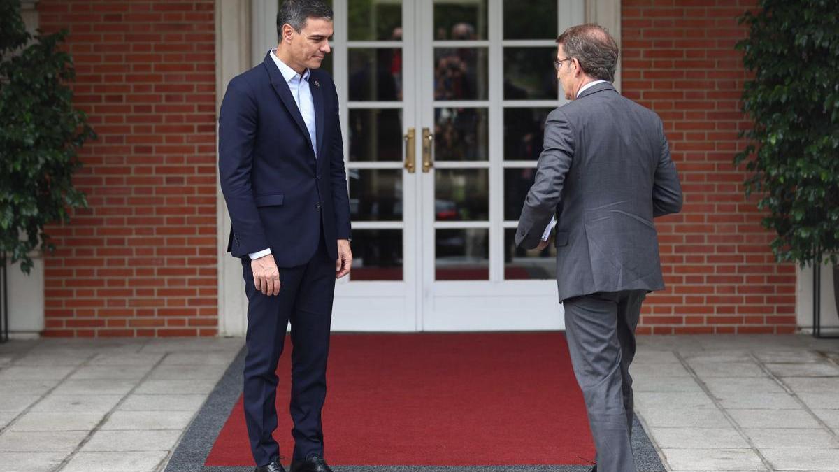 Pedro Sánchez y Alberto Núñez Feijóo, en la última reunión en la Moncloa, el pasado 10 de octubre.