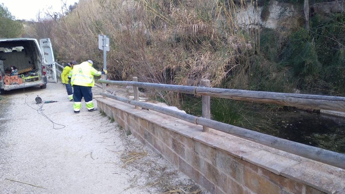 Los trabajos de reparación en el tramo urbano del río Tarafa.