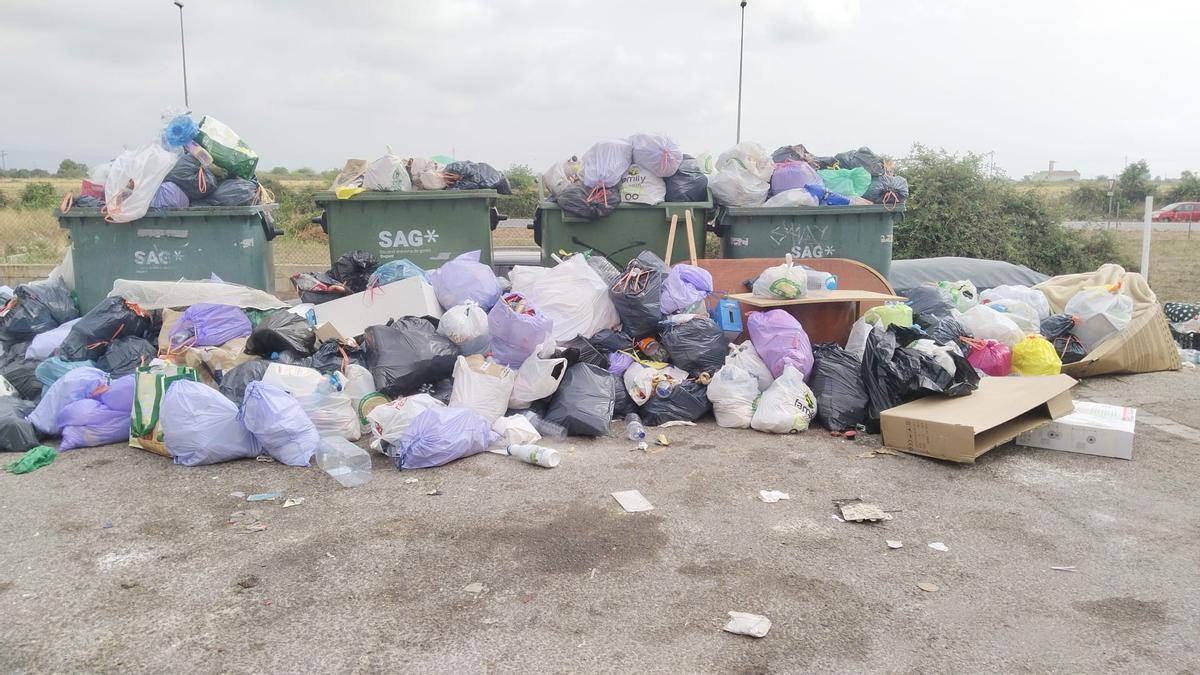 Basura acumulada en barrio de Baladre