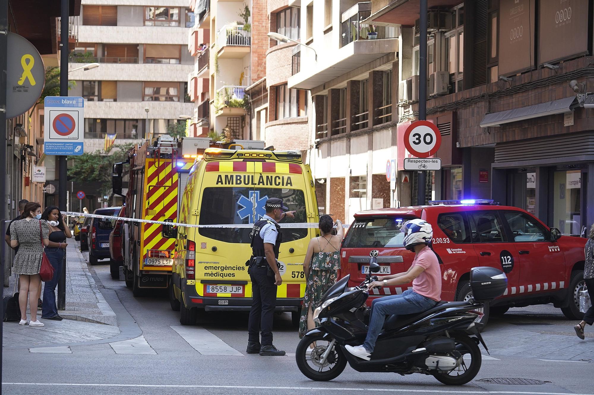 Incendi amb tres ferits lleus a Girona