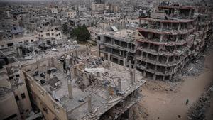 Edificios destruidos por los bombardeos ejecutados por el Ejército de Israel contra Jan Yunis en el marco de su ofensiva contra la Franja de Gaza (archivo)
