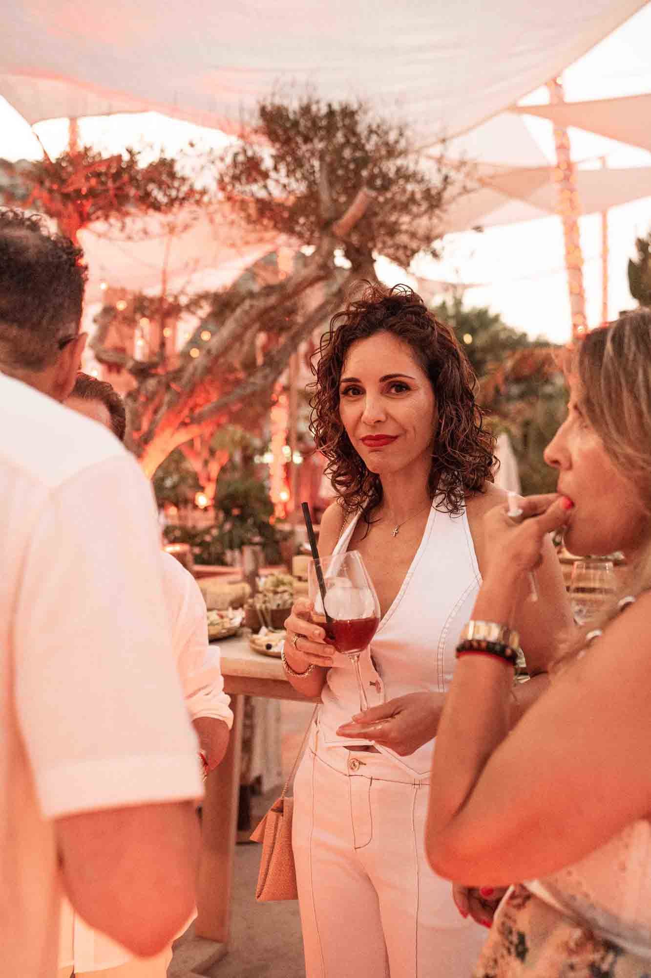 Puntapiedra reabre sus puertas con la fiesta que marca el inicio del verano 2025 en Alicante