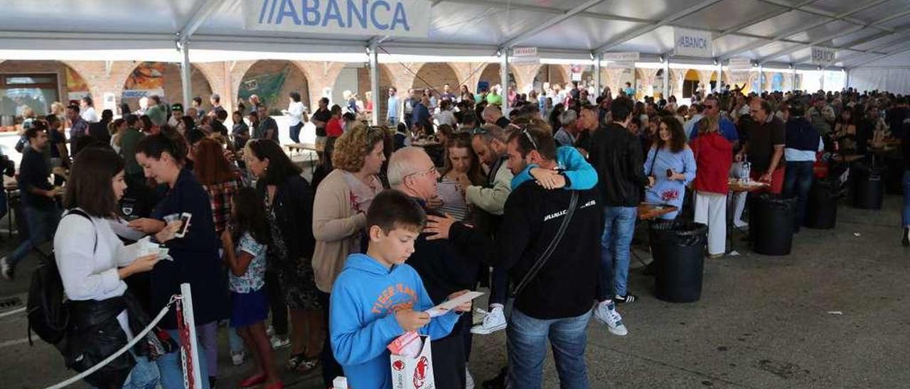 La Festa do Marisco recibe cada año a decenas de miles de personas. // Muñiz