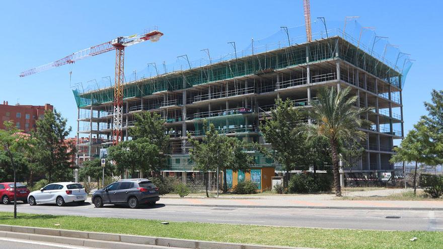 Obras de un nuevo edificio de viviendas en Málaga.