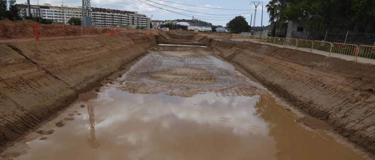 El barro en el Camí de l´Arena tras la tromba del domingo.