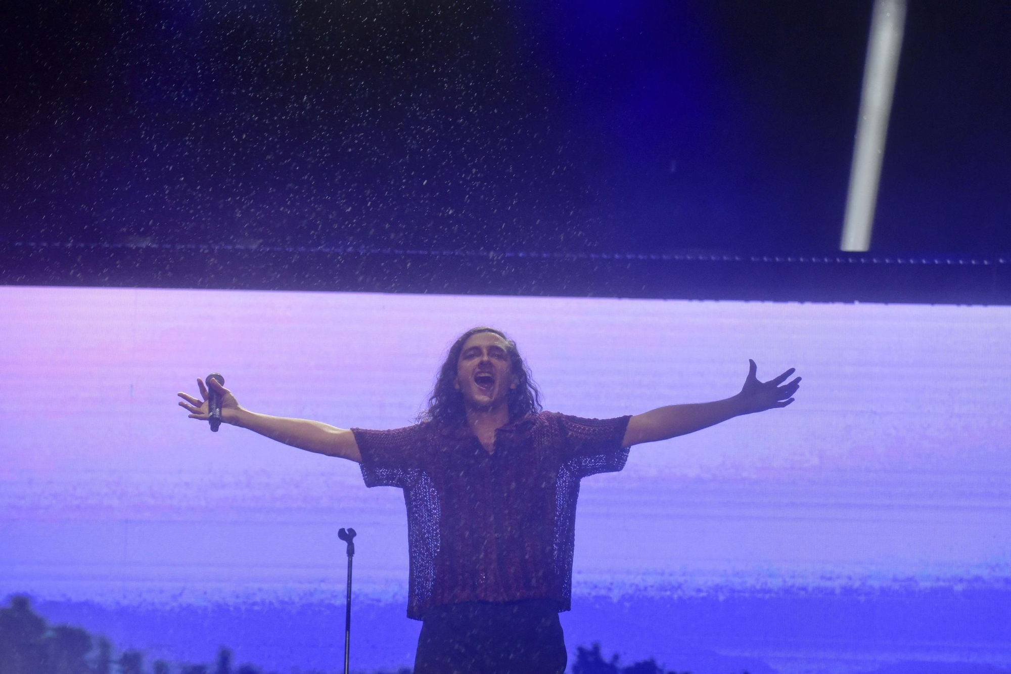 Arde Bogotá muestra su grandeza cantando bajo la lluvia de A Coruña