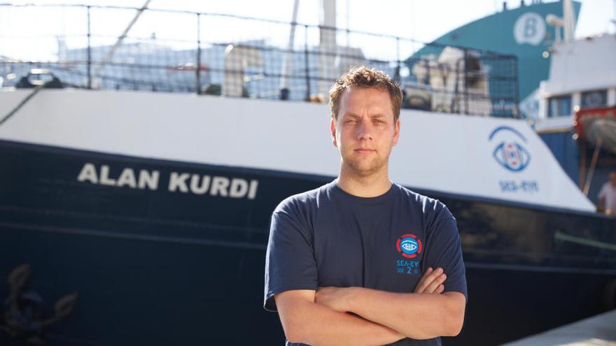 Sea-Eye-Vorstand Gorden Isler im Hafen von Palma vor der „Alan Kurdi?.