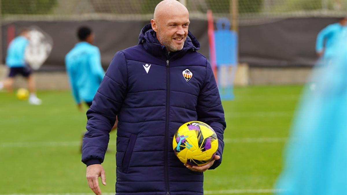 Dick Schreuder, durante un entrenador del Castellón