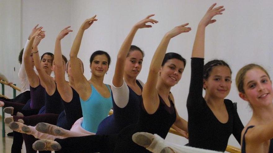 Profesores de Danza exigen en Sevilla que se restituyan todas las plazas docentes