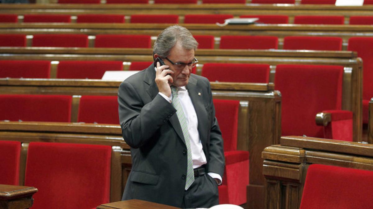 Mas, en el hemiciclo del Parlament, en un receso de la sesión del debate de política general de Catalunya.