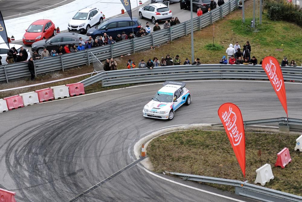 Exhibición automovilística en Langreo