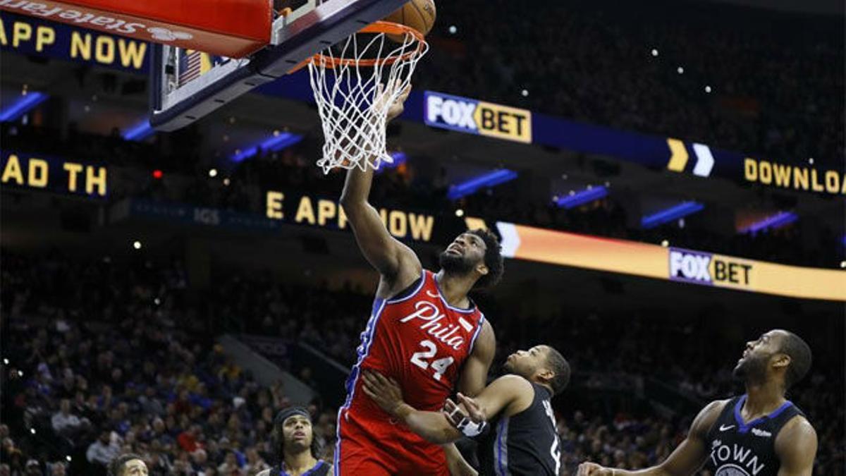 Philadelphia tumbó a los Warriors en el homenaje de Embiid a Bryant