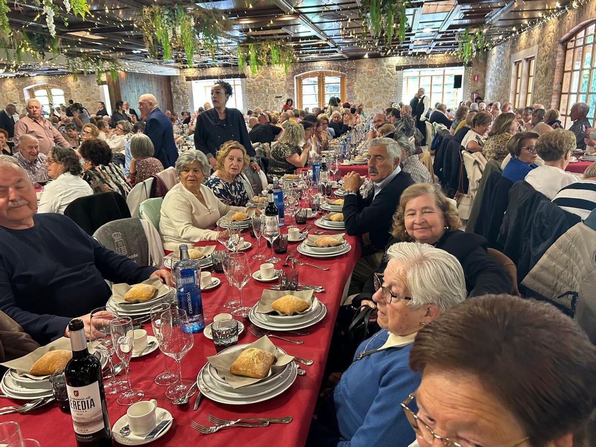 EN IMÁGENES: Comida por San Isidro de los jubilados de Llanera