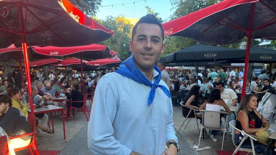 Gonzalo Otero, maestro alcalde de barrio del Centro de Oviedo: "San Mateo no es de botellón ni de grandes artistas,  es de familia y de pandillas"