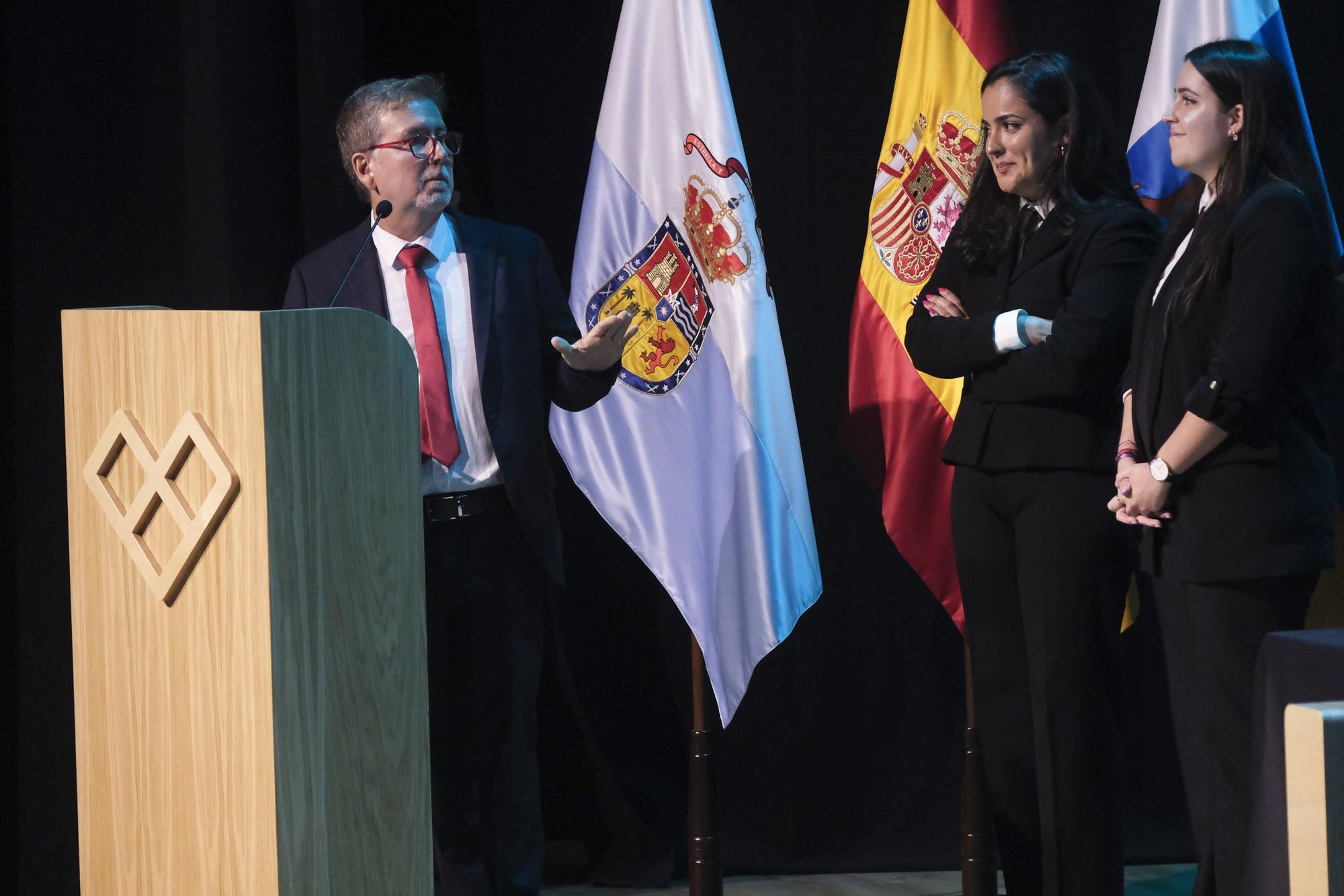 Orla del Grado de Psicología de la Universidad Fernado Pessoa Canarias en el Paraninfo José Dámaso