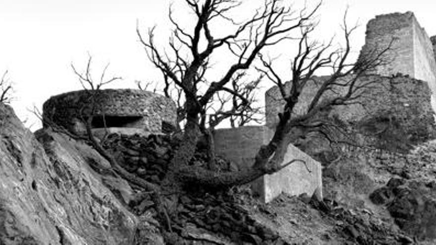 &quot;Búnquer d&#039;observació del Centre de Resistència 22 sota les ruïnes del Castell de Mont-roig II&quot;.