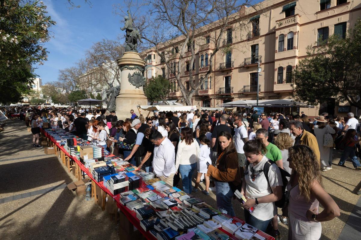 Todas las imágenes de la Diada de Sant Jordi en Vara de Rey