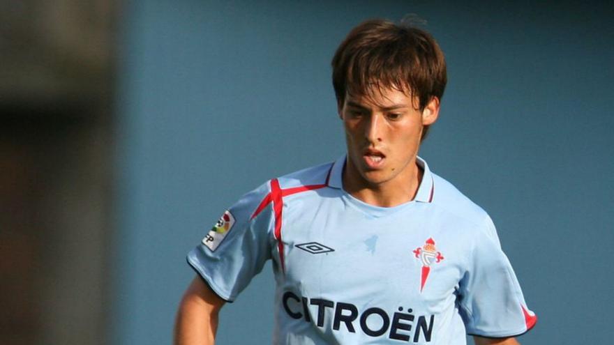 Silva, en uno de sus primeros partidos en el Celta y en una imagen reciente.