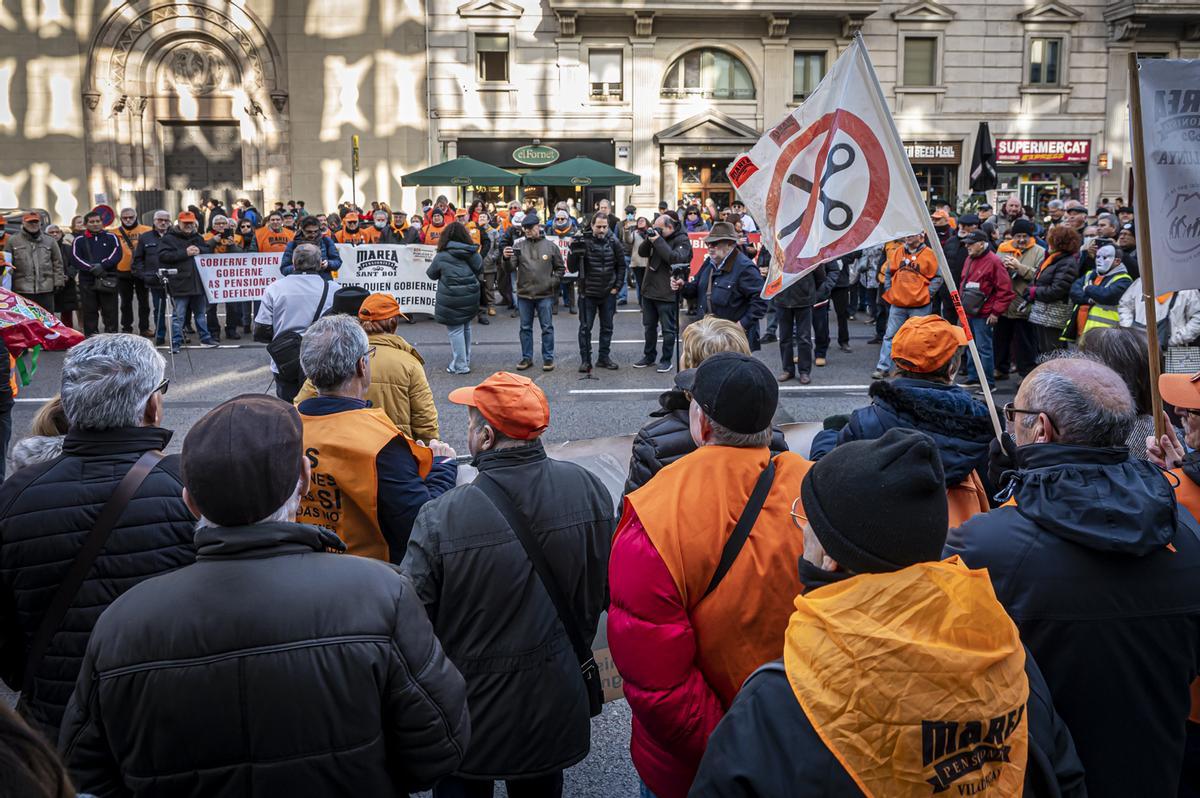 La Coordinadora de pensionistas se manifiesta por el centro de Barcelona