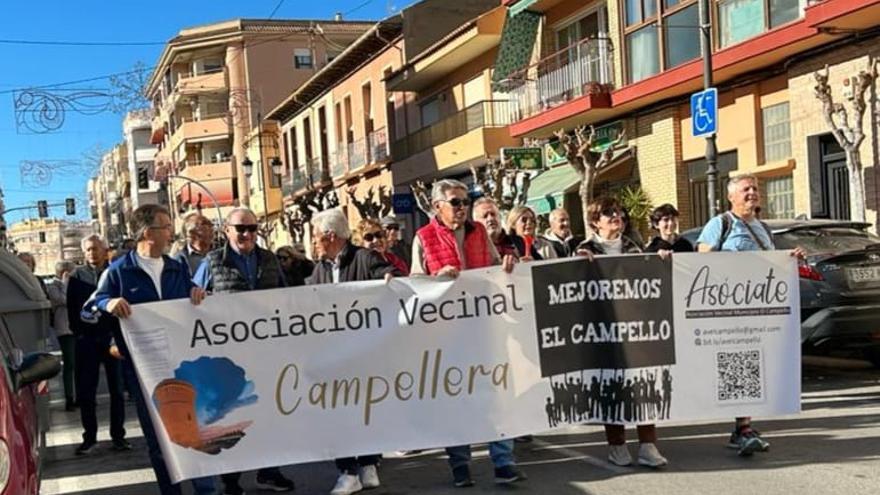 Más de 200 personas se manifiestan contra la prolongación de la vida útil del vertedero de El Campello