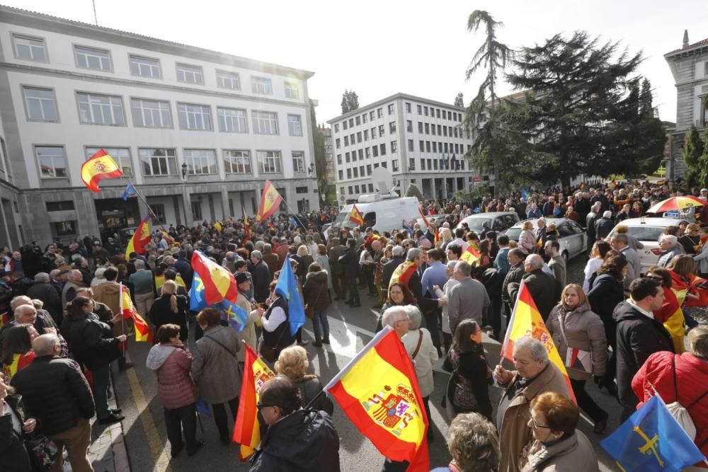 Grito en Oviedo "en defensa de la unidad indisoluble de España"