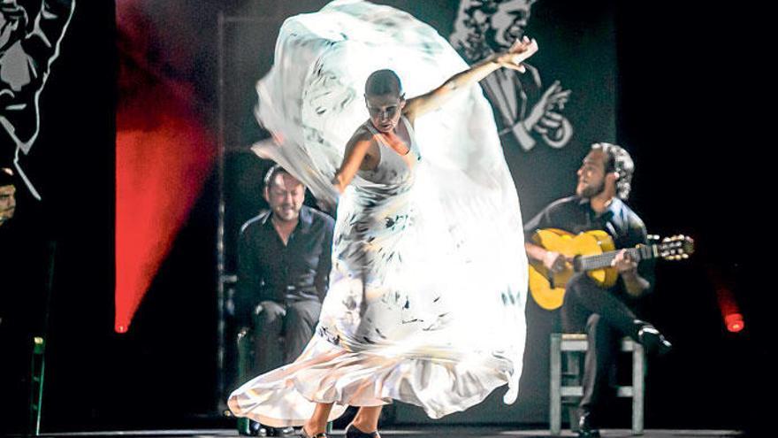 Sara Baras ehrt die Helden des Flamenco
