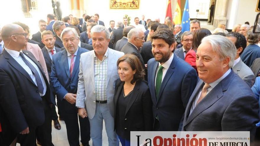 Santiago Martínez, presidente de FECOAM, posando junto a la vicepresidenta esta mañana