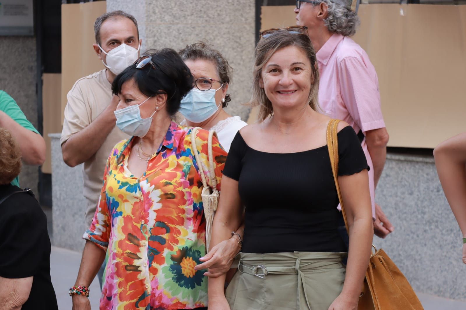 Fiestas de Sant Pere: Colorido desfile en la previa del 'bou al carrer'