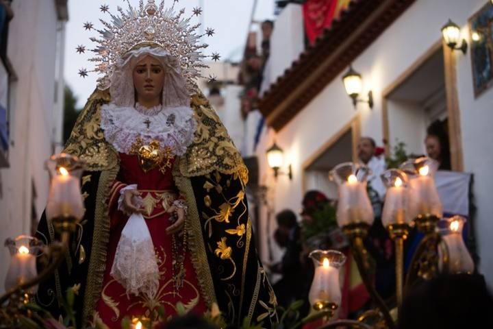 Alicante se vuelca con la procesión de Santa Cruz