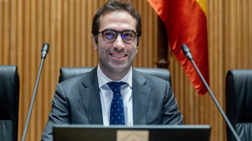Economía acuerda con los ayuntamientos avanzar en una ordenanza tipo para la apertura de comercios en todos los municipios