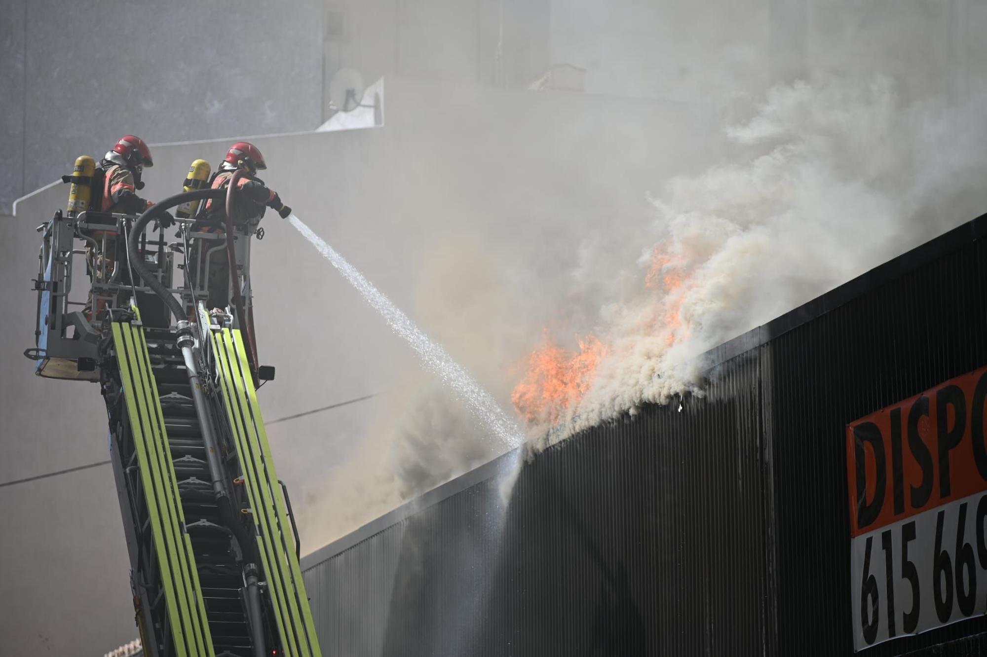 Galería de fotos: Espectacular incendio en el centro de Castelló