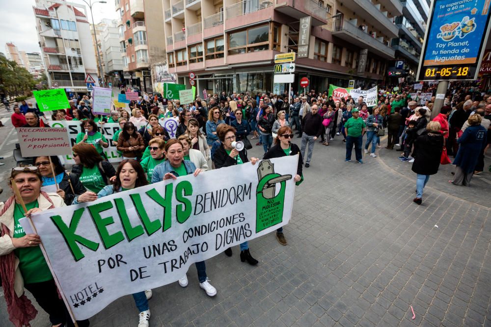 Multitudinaria manifestación contra la precariedad laboral en Benidorm